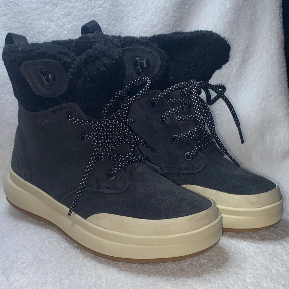 Merrell Women's Black and Cream Suede Winter Boots